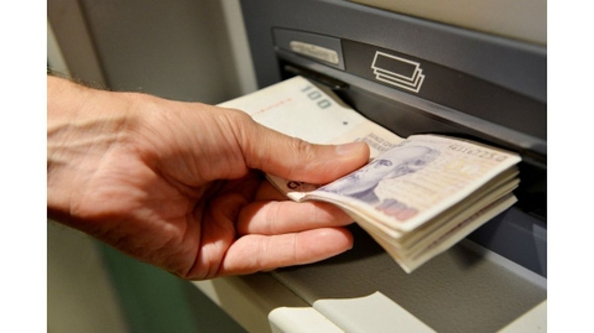 efectivo. Los usuarios de tarjetas de débito pueden obtener dinero en súper y comercios de la red Extra Cash. efectivo. Los usuarios de tarjetas de débito pueden obtener dinero en súper y comercios de la red Extra Cash.
