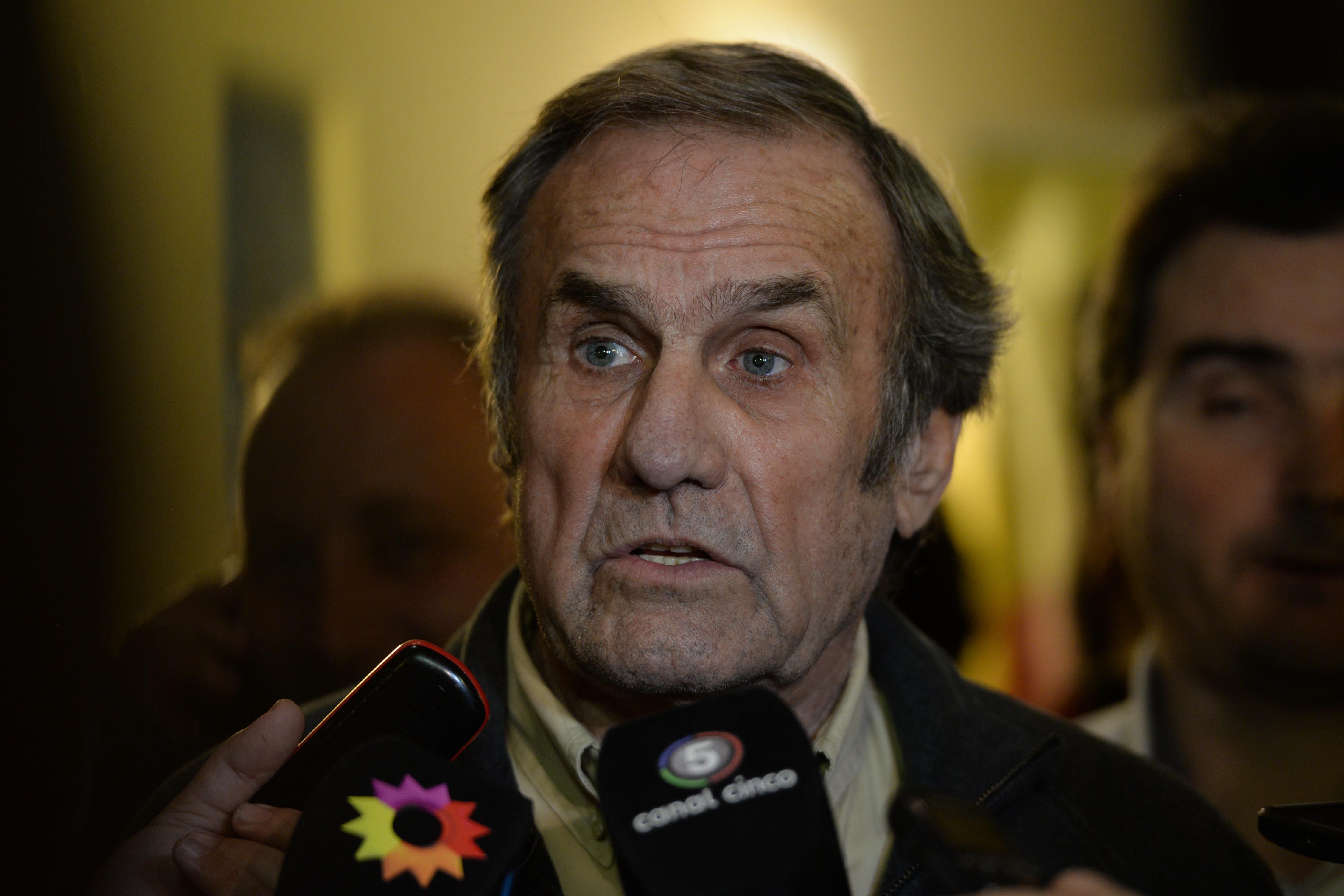 El exgobernador de la provincia y actual senador votará en contra de la despenalización del Aborto.