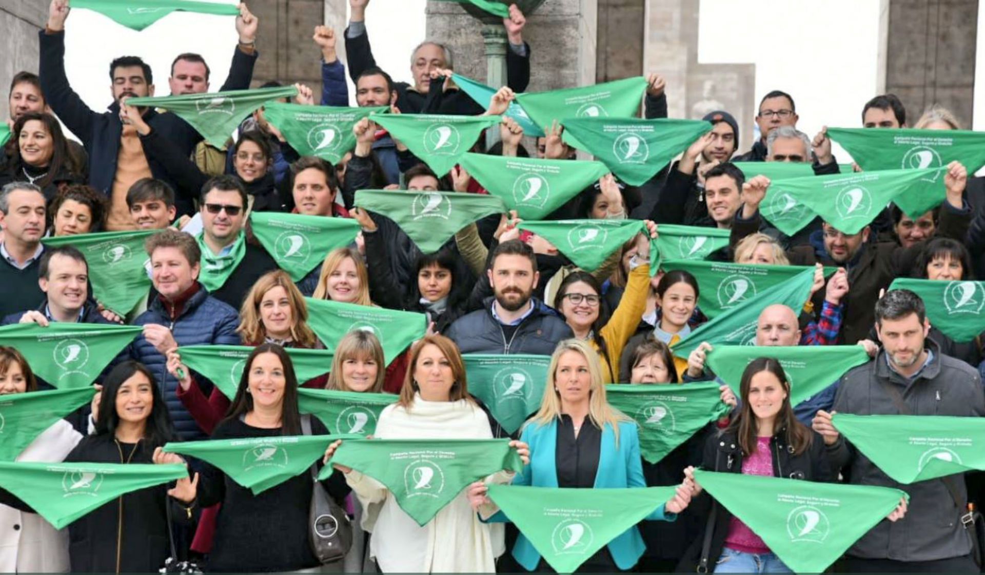 A favor. La intendenta firmó un documento donde expresó su adhesión al proyecto de ley.