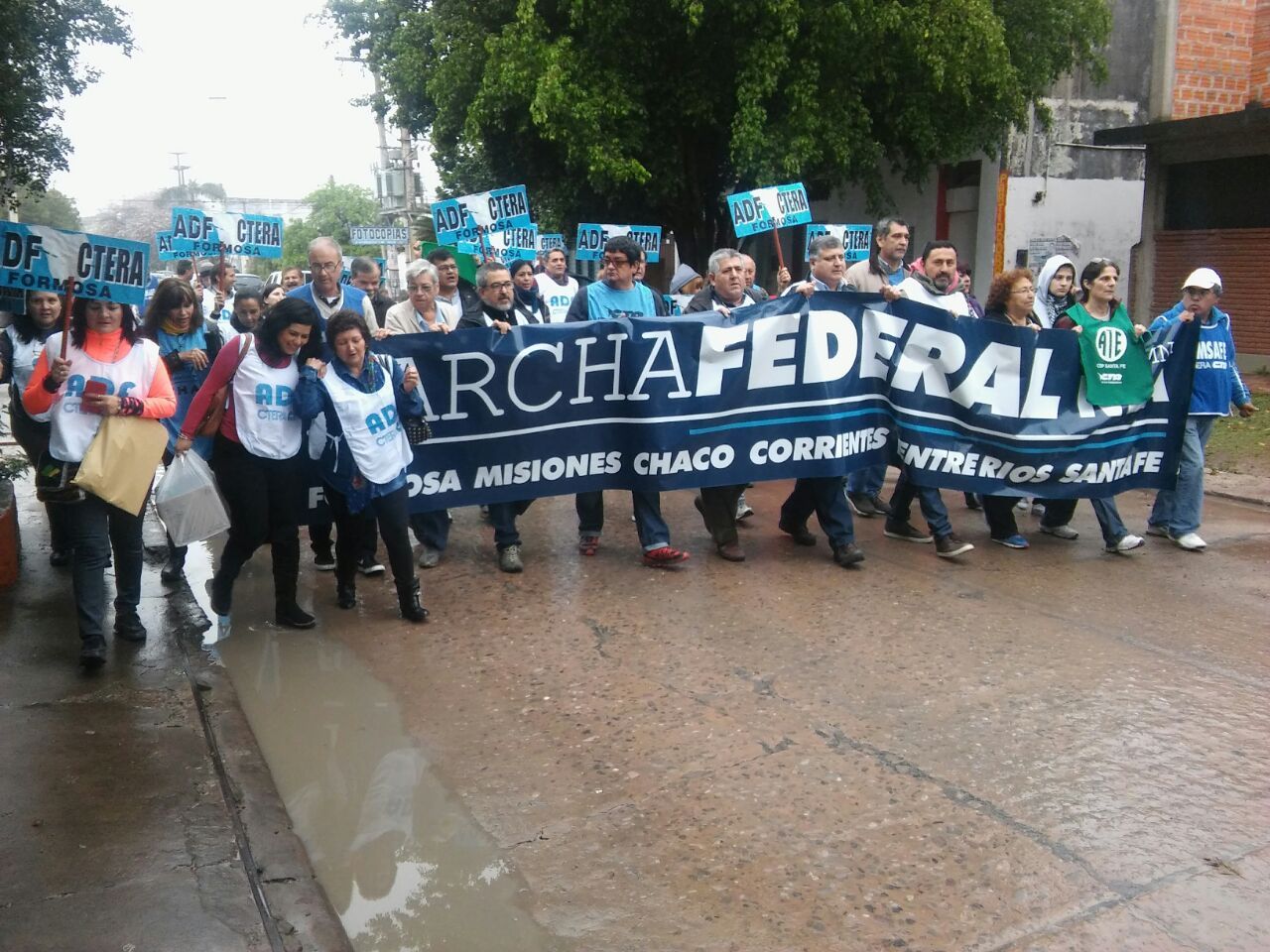 Marcha Federal. Los gremios participantes se reunirán a las 10 en la Fuente de la Cordialidad y a las 11 realizarán un acto en la explanada de la Estación Belgrano. Luego seguirán hasta Rosario.
