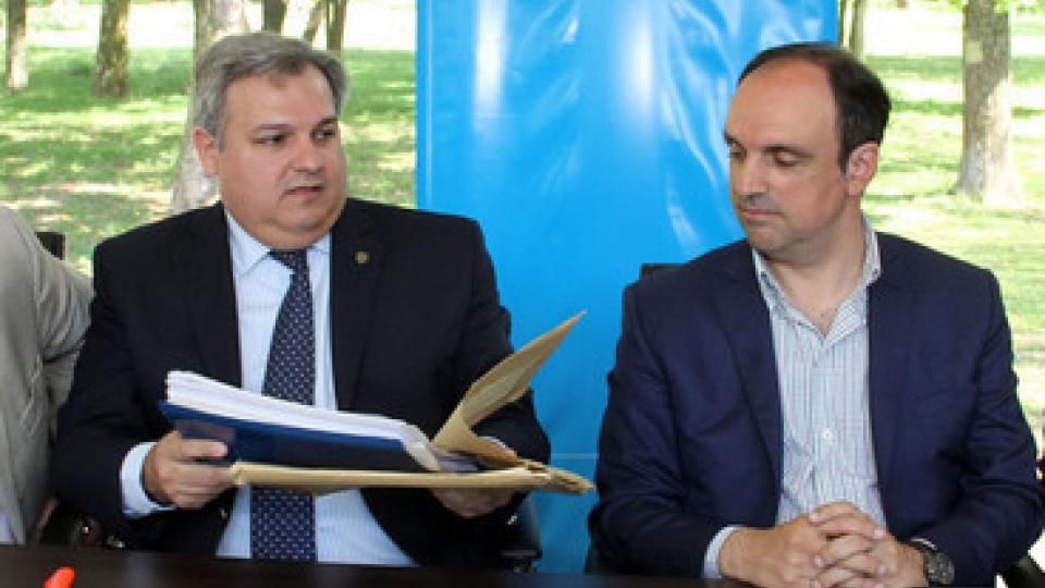 Toma y daca.&nbsp; El ministro de Gobierno renovó sus cuestionamientos al intendente, tras las críticas del dirigente radical contra el senador Emilio Jatón por el Fondo de Obras Menores. &nbsp;