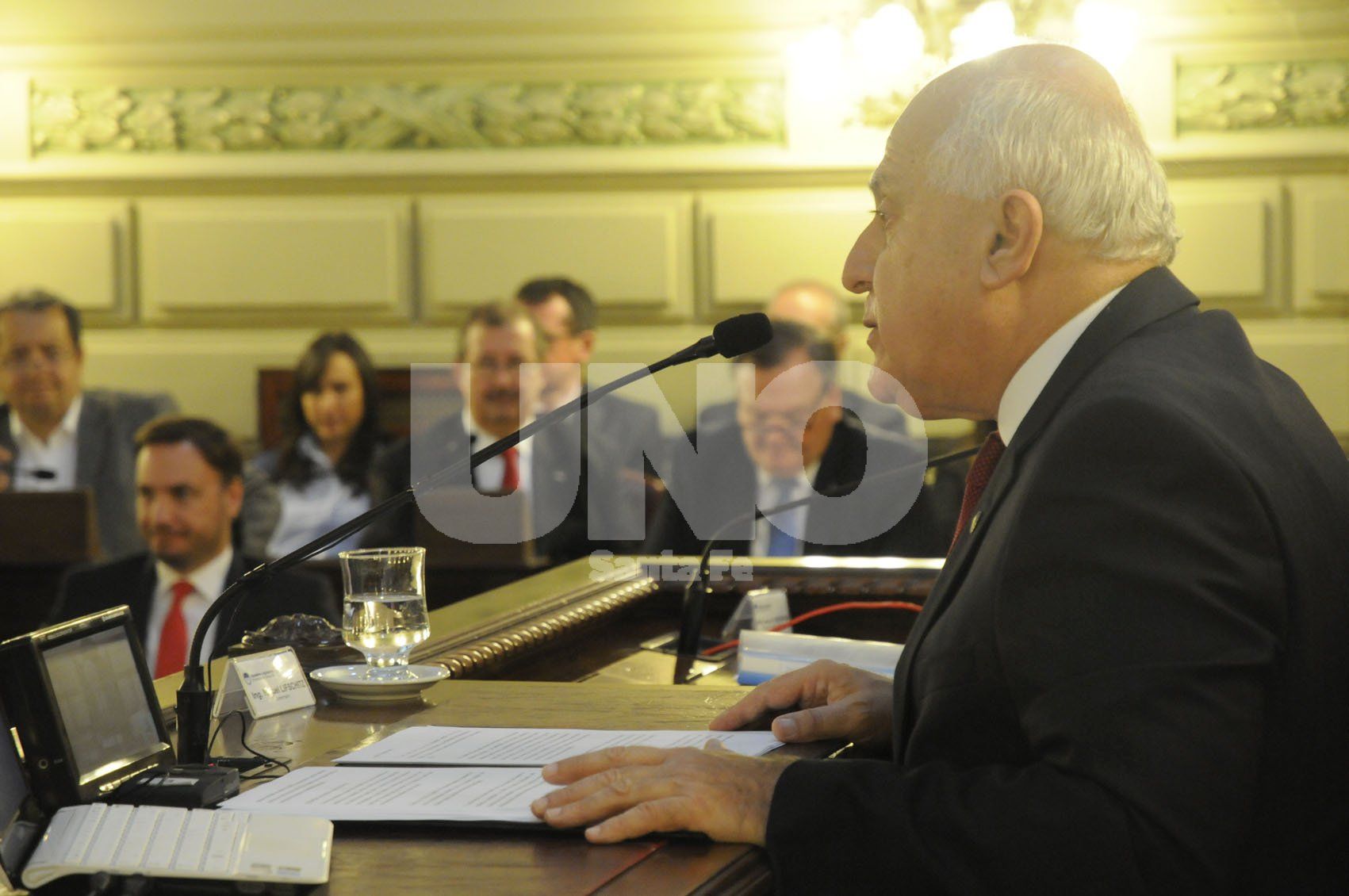 Discurso. El gobernador les habló a los legisladores y autoridades provinciales y locales durante 59 minutos. Discurso. El gobernador les habló a los legisladores y autoridades provinciales y locales durante 59 minutos.