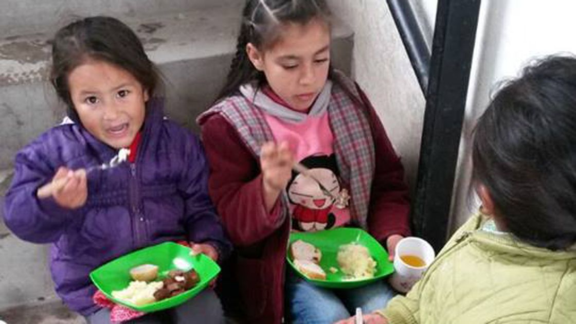 Las niñas esperan una respuesta urgente.