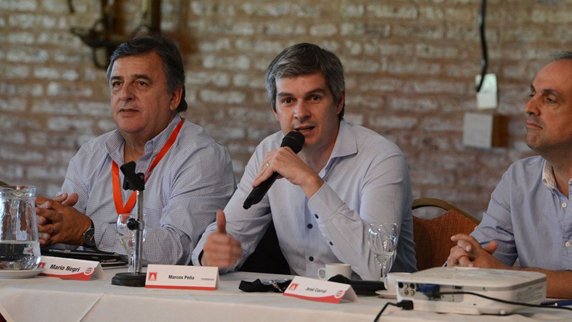 Molestos. El radical Negri y el macrista Peña no ocultaron su fastidio con los senadores del FPV.&nbsp;