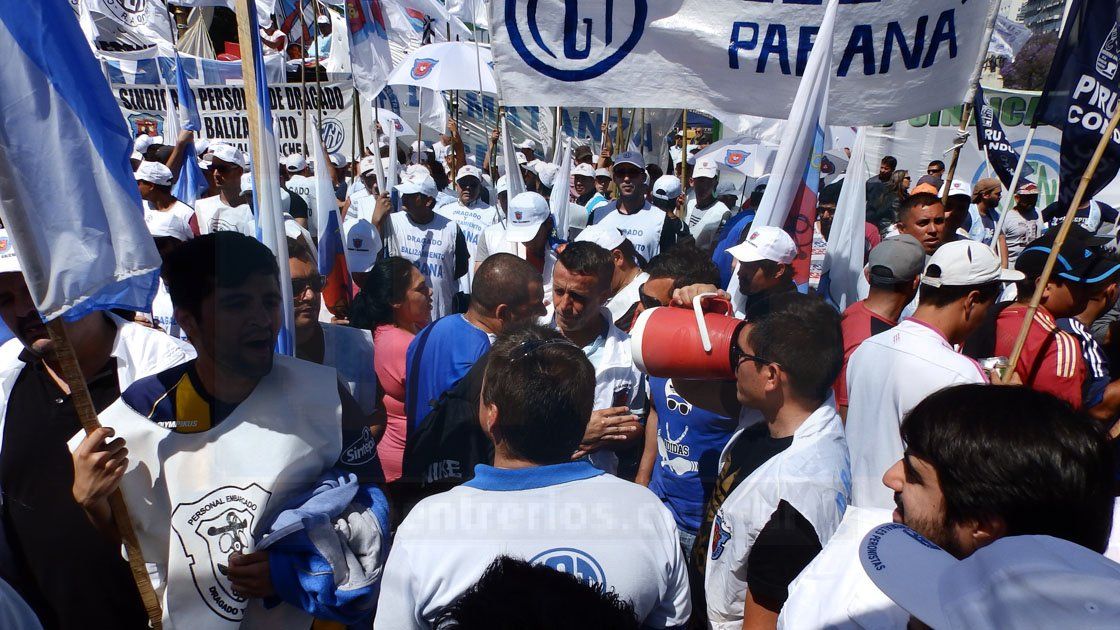 Marcha. La CGT Paraná, en reclamo por la emergencia social.&nbsp;