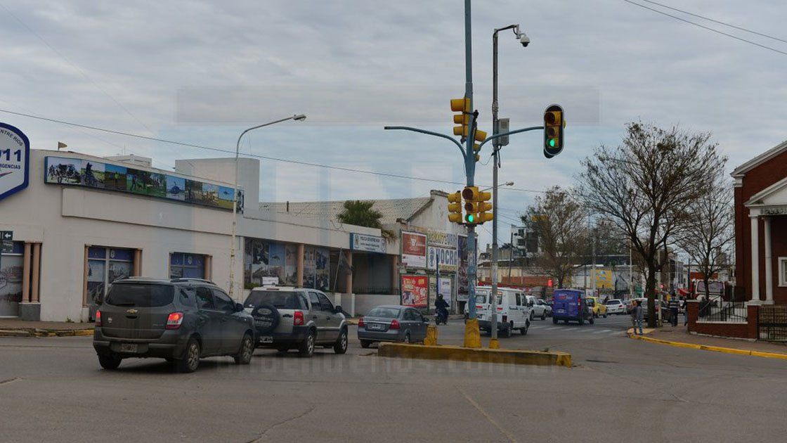 Calle Gualeguaychú. El mal estacionamiento y la ocupación del carril exclusivo son las infracciones más comunes. Calle Gualeguaychú. El mal estacionamiento y la ocupación del carril exclusivo son las infracciones más comunes.