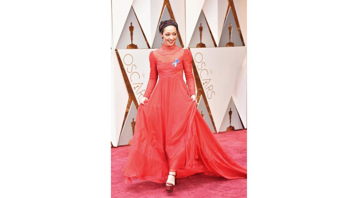 Ruth Negga con un clásico rojo Valentino&nbsp;