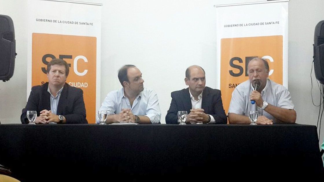 En representación del Gobierno municipal de Paraná estuvo presente el secretario de Servicios Públicos, Rubén Amaya.