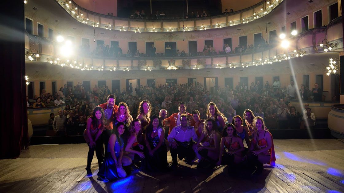 Ingredientes. Sketches cómicos, cuadros de baile de alto impacto visual y una cantante en vivo.&nbsp;