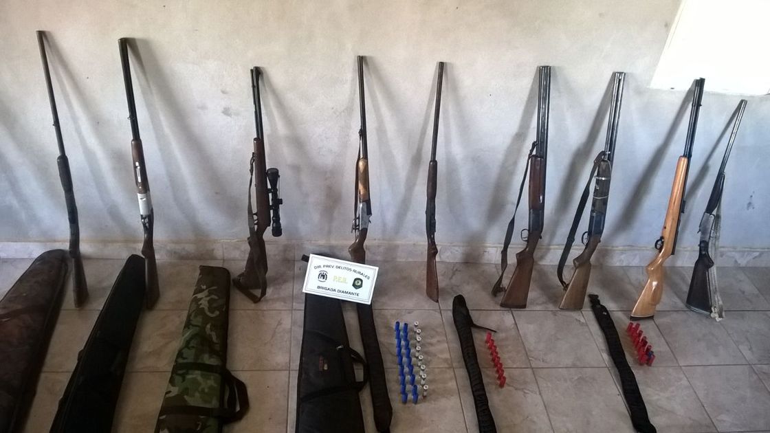 Desarmados. La Policía les incautó las armas por falta de documentación.