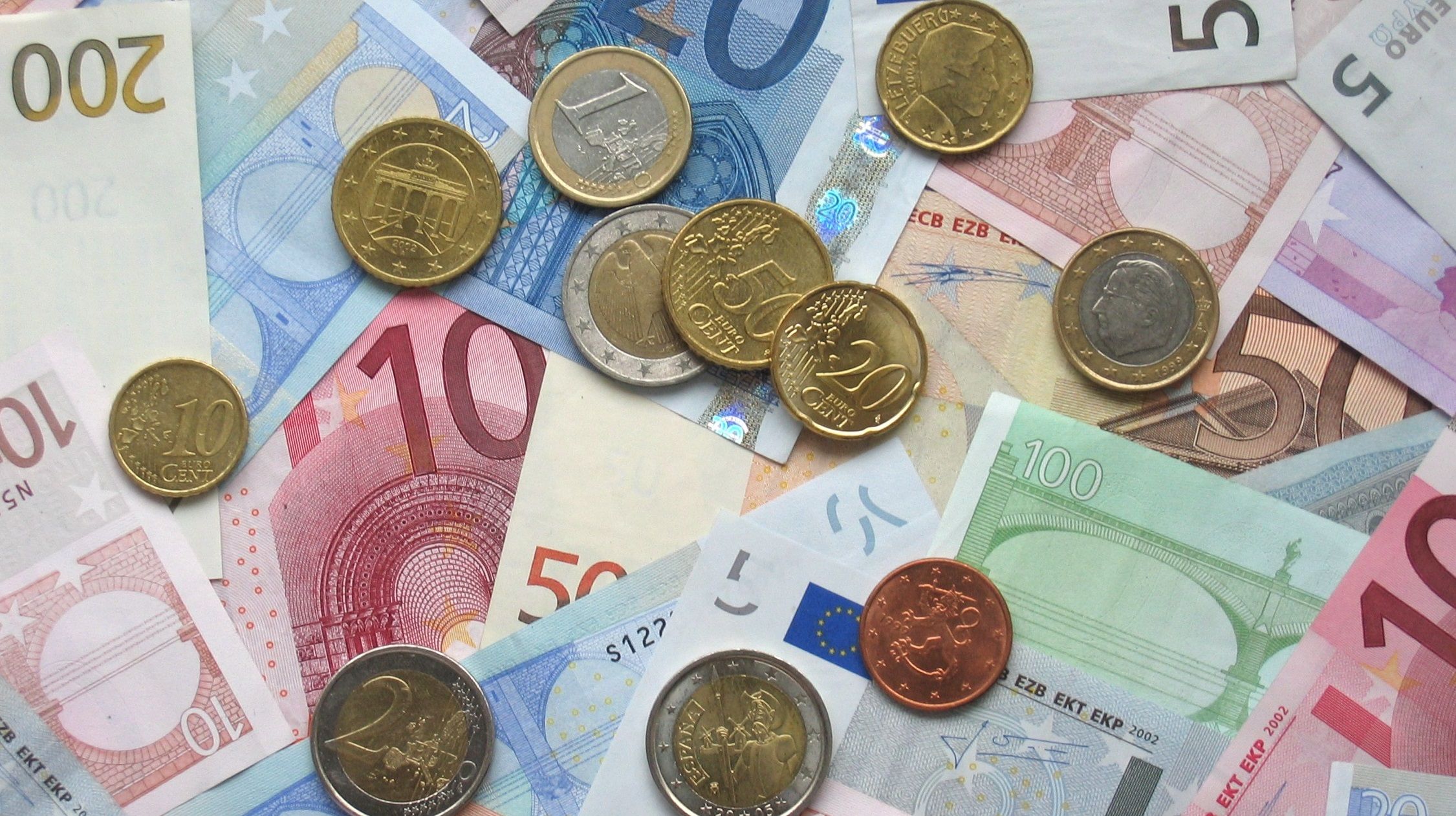 Por turismo. Esta es la temporada de más viajes a Europa.&nbsp;