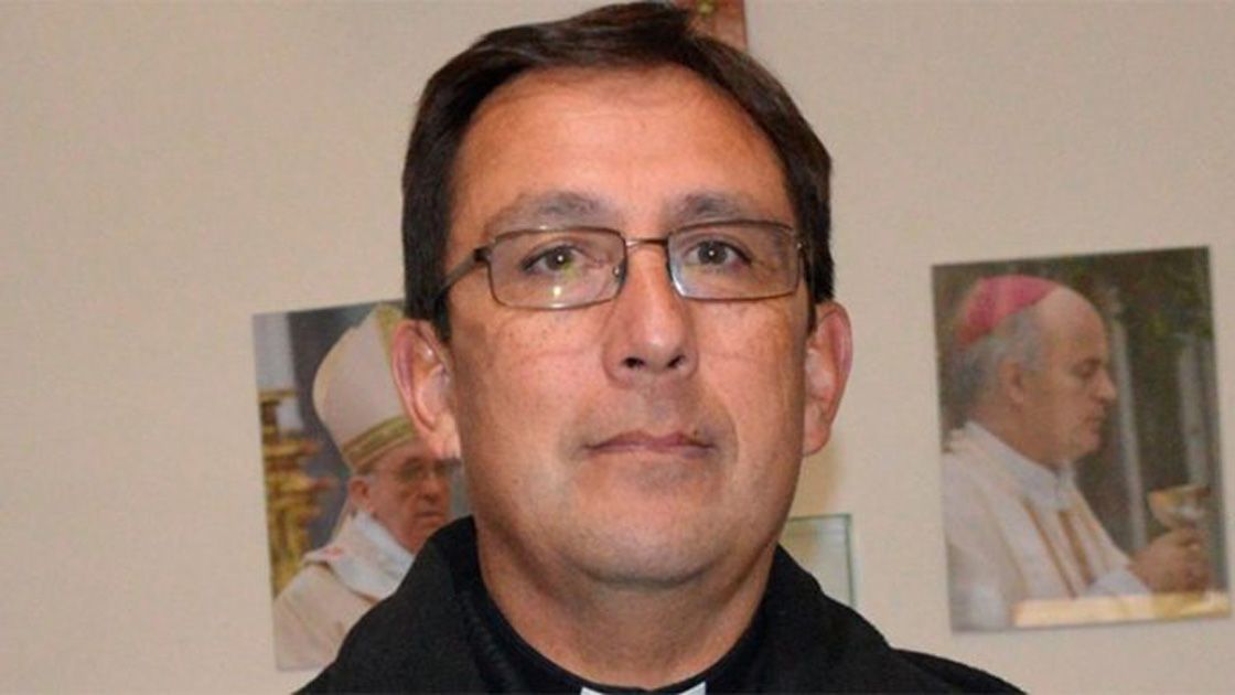 Revés. La estrategia defensiva del cura, contra las cuerdas. Revés. La estrategia defensiva del cura, contra las cuerdas.
