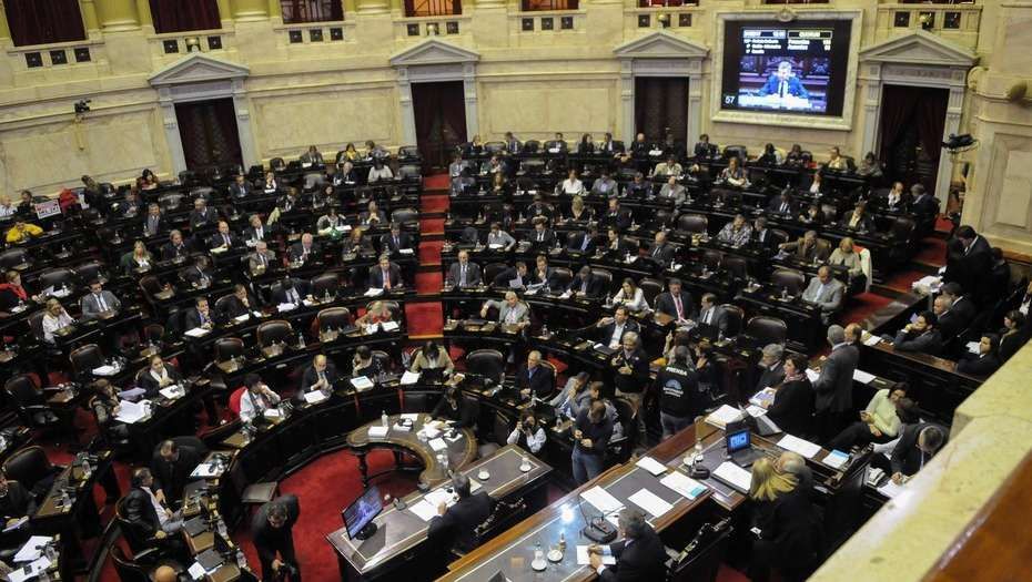 Todo indica que será ley la limitación de aumentos. El oficialismo adelantó que el presidente Macri la vetará. Miguel Pichetto dijo que es un mensaje político para el Gobierno nacional.