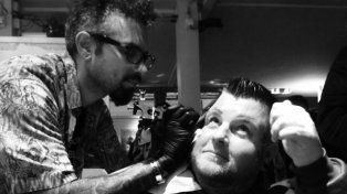 Bruno Zek tatuando en Europa.&nbsp;