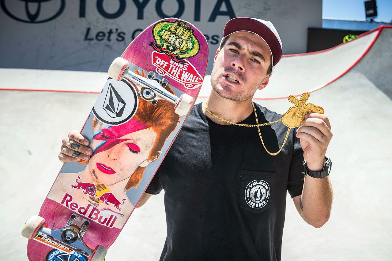 Pedro muestra la medalla que consiguió en los X Games de Austin.&nbsp;