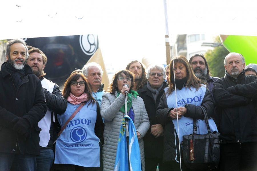 CTERA habla de un contundente paro a nivel nacional. La marcha fue en Buenos Aires y con críticas a las políticas del gobierno central.&nbsp;