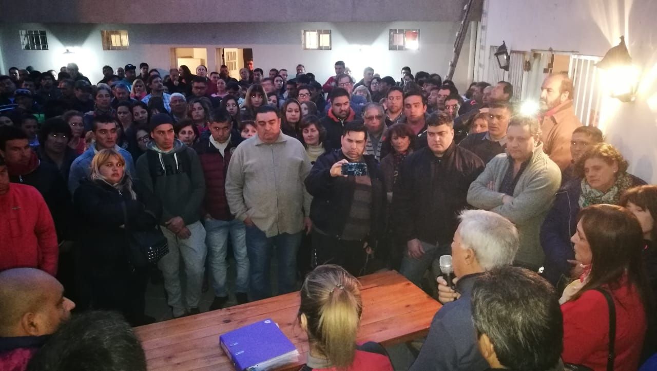 Coincidencia. Suoyem, APS y Jerarquizados se reunieron ayer por la tarde para informar a sus afiliados.