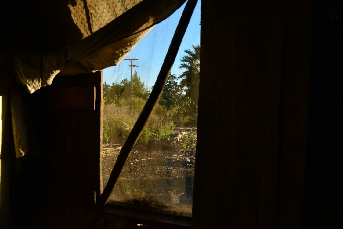 Debido a las amenazas la adolescente puso un palo en la ventana para impedir que pase.&nbsp;