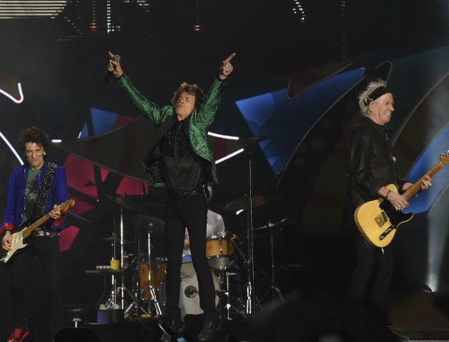 La banda británica hizo saltar y bailar a unas 50 mil personas.