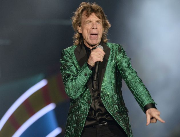 La banda británica hizo saltar y bailar a unas 50 mil personas.