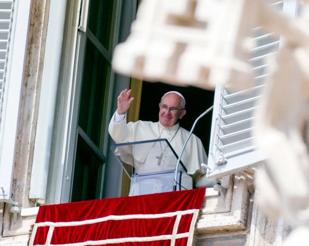 El Papa, siempre con una sonrisa.