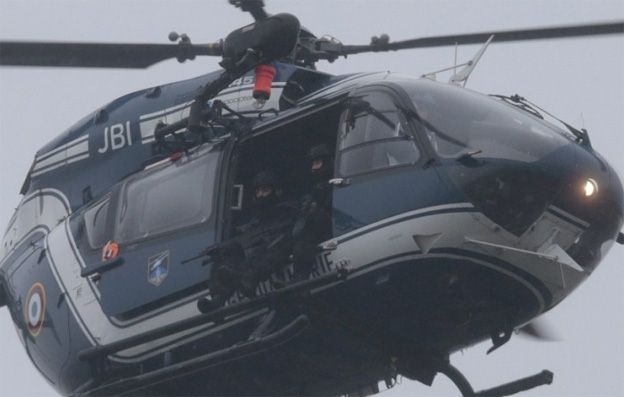 Un operativo de más de mil policías se realiza en París.