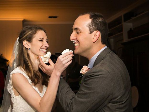 Liza y Wyatt Heaton en la fiesta de casamiento.