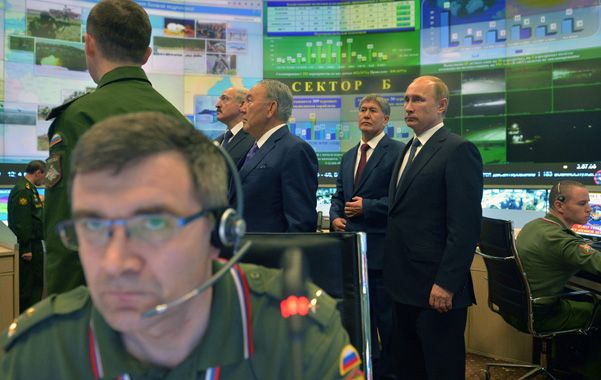 Putin junto a sus aliados de Asia Central en la sala de control del Ministerio de Defensa, en el Kremlin.