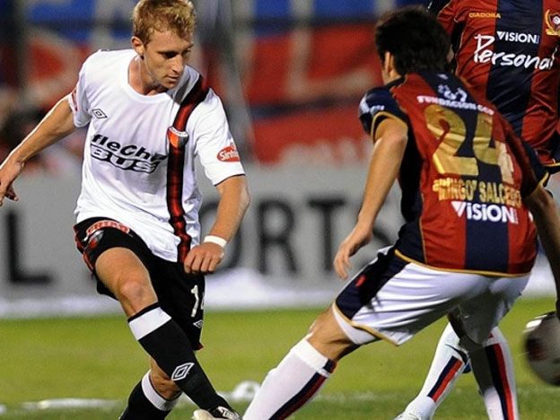 Colón arrancó bien en Asunción, pero luego el local anotó dos goles y sepultó las ilusiones sabaleras.