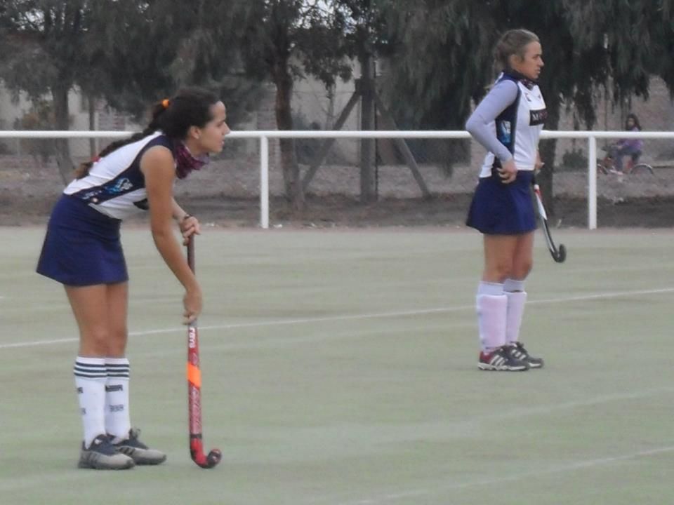 Cecilia Ponte y Kanque Lassa dos de las jugadoras del seleccionado mayor de hockey