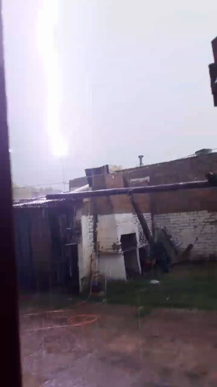 El rayo cayó en calle Los Abetos del barrio El Portal.