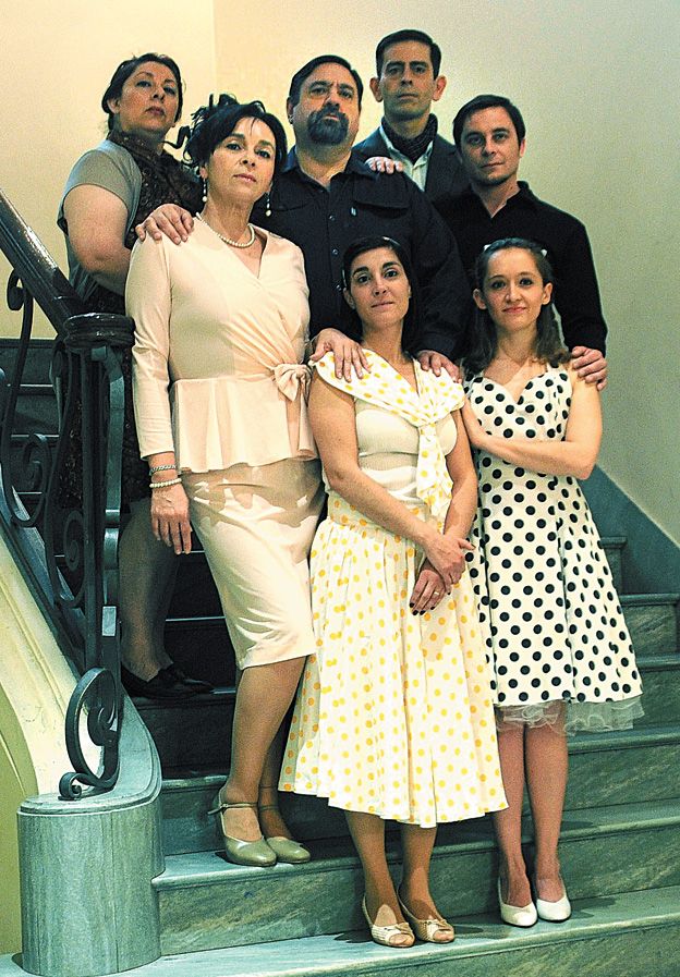 Estás igual. La obra habla de un típico aunque disfuncional grupo familiar de los ’50 que bien podría reflejarse en la familia actual.