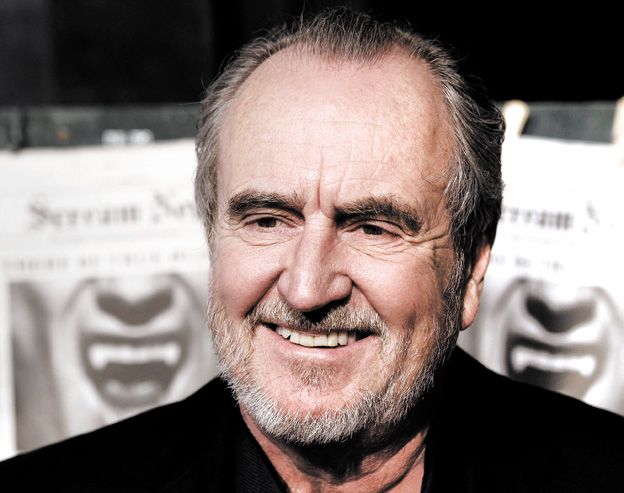 Wes Craven era, además de cineasta, novelista y guionista. Wes Craven era, además de cineasta, novelista y guionista.