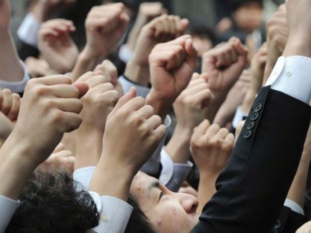 La intensidad de la competencia dentro de la escuela es vista como una de las causas de suicidio entre los jóvenes.