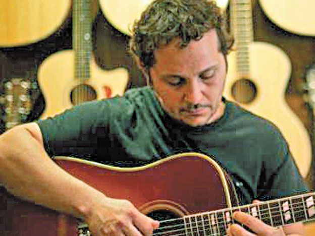 Andrés Ceccarelli está al frente del ensamble de guitarras que hoy le aportará la banda de sonido a Amalia