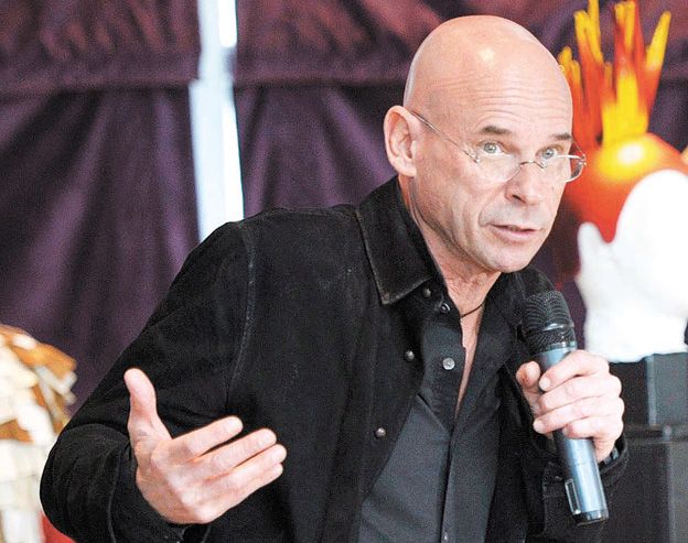 Quiero tener otros retos creativos. El circo no está en problemas financieros, es una compañía rentable” Guy Laliberté, fundador del Cirque du Soleil.