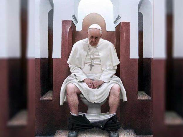 El Papa también va al baño.