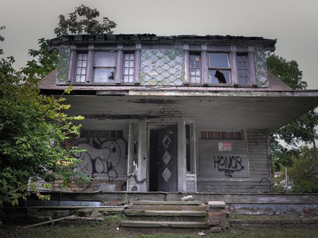 Esta es una casa abandonada en el este de Cleveland, Ohio, en la que el asesino en serie Anthony Sowell escondía los cuerpos de sus víctimas.