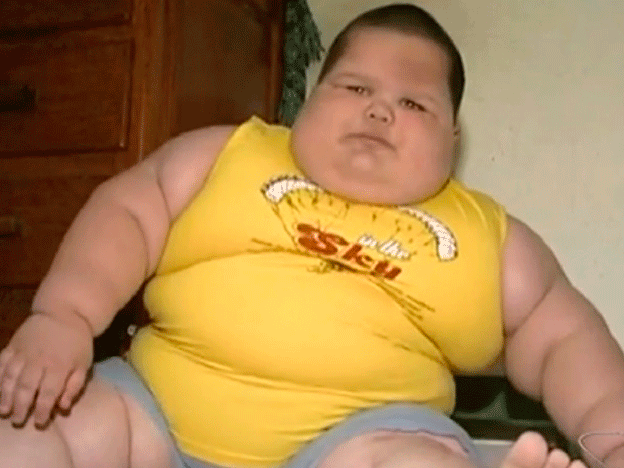 Misael pesa 70 kilos.