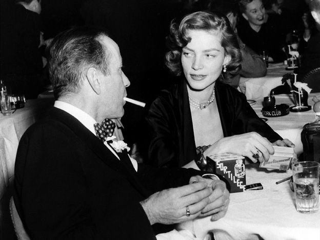 Lauren Bacall junto a su esposo Humphrey Bogart.