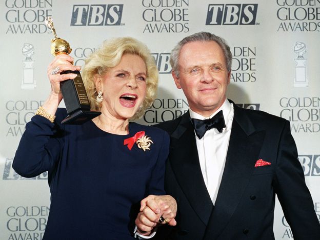 Lauren Bacall junto a Anthony Hopkins.