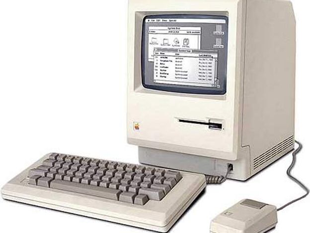 Macintosh lo que hoy es una batalla por simplificar más que nadie la informática y hacerla más sencilla y accesible para todo el mundo tuvo su primer hito con Macintosh, un ordenador comercializado con éxito por Apple en 1984 que sustituía las líneas de comandos por una interfaz gráfica y un ratón que desde entonces y hasta la actualidad definirían las características básicas de los ordenadores Mac.