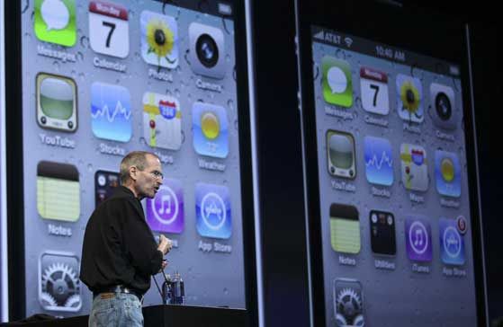 Jobs aseguró que el 4G es el smartphone más delgado del mundo”.