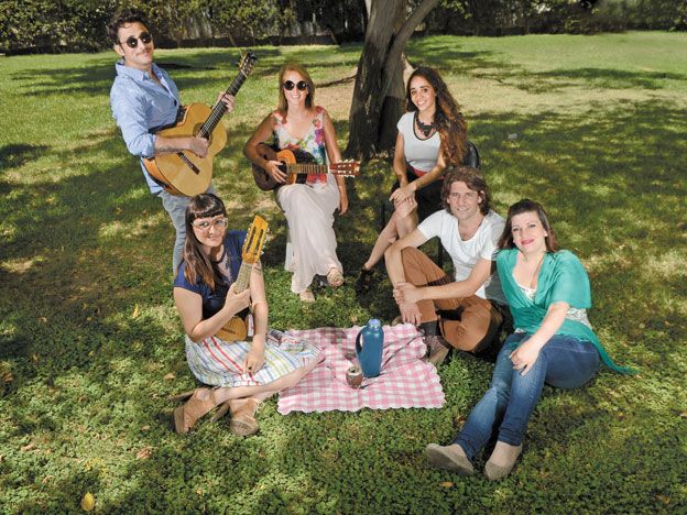 Picnic musical. Seba Garay, Mariana Päraguay, Fer Aleman, Paula Neder, Ricardo Dimaria y Anabel Molina