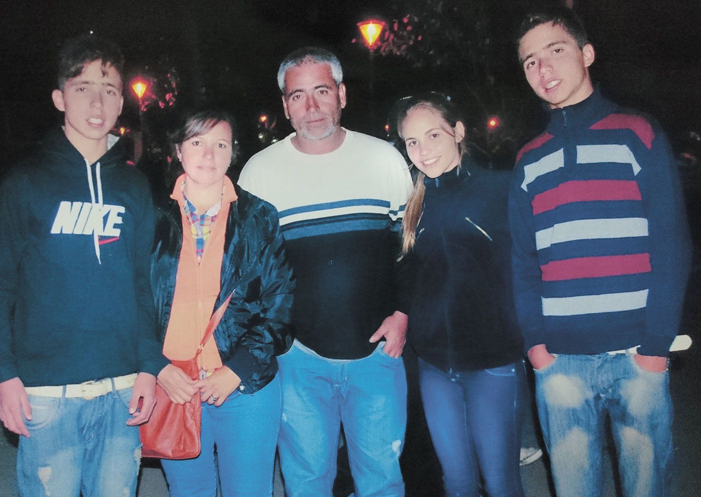 La familia. Rocío junto a sus hermanos y padres, durante unas vacaciones en San Luis que realizaron en 2004.