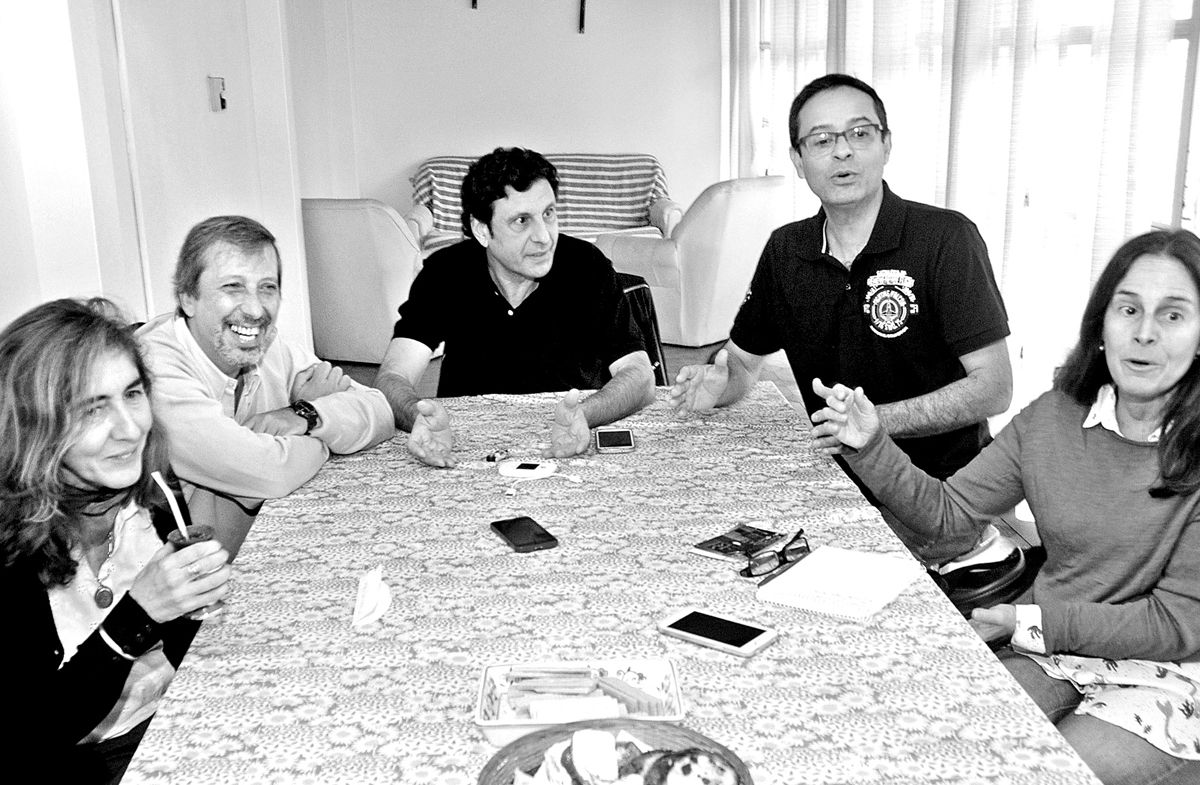 Espíritu inalterable. Cristina, Edy, Bruno, Rafael y Amparo con UNO.