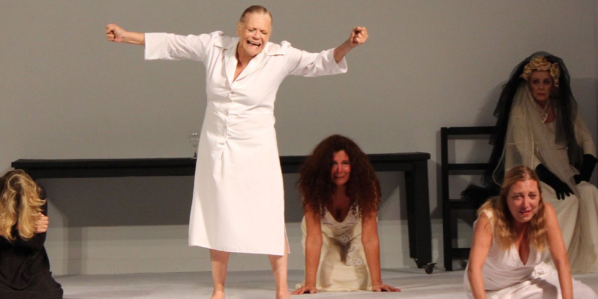 Mujeres tenían que ser. Fugazot encabeza el elenco de La casa de Bernarda Alba que viene hoy.