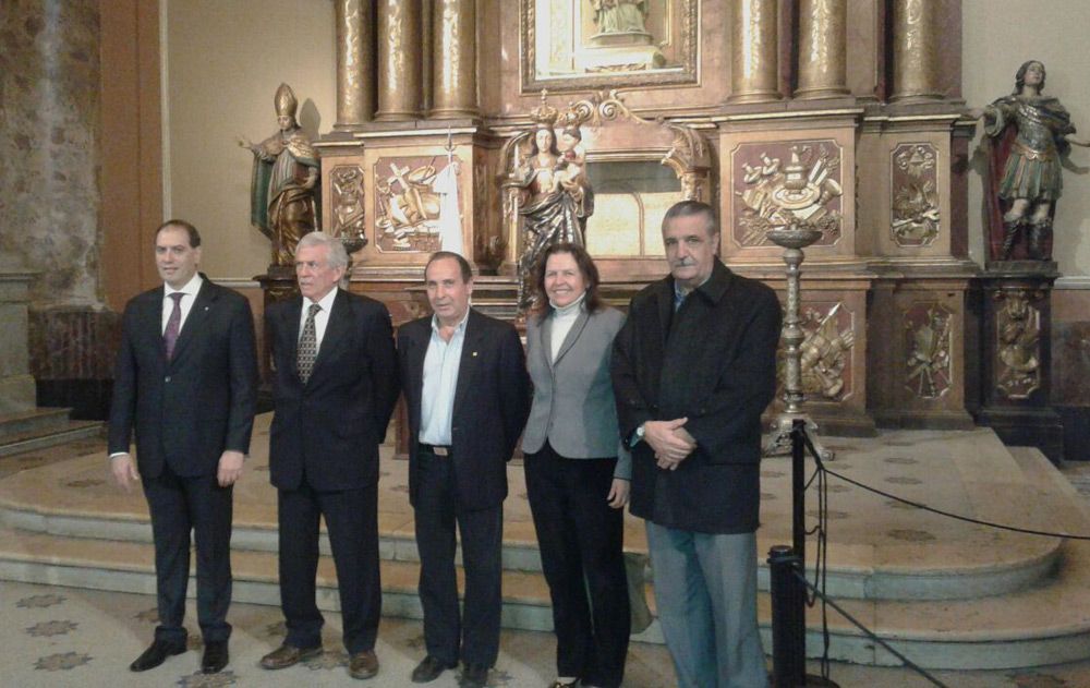 Misa. Gustavo Videla (Casa de Mendoza en Buenos Aires), Daniel Ramírez y José Gudiño (INTA), Hilda Vaiaretti (COVIAR) y Eduardo Sancho (Fecovita), durante la presentación del vino.&nbsp;