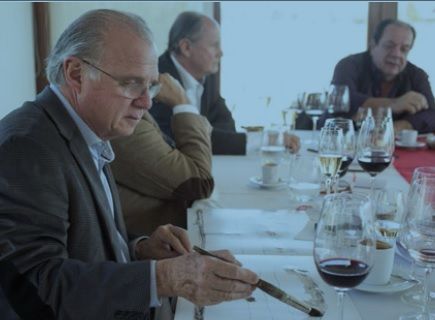El artista plástico sanjuanino Carlos Gómez Centurión pintó en vivo.