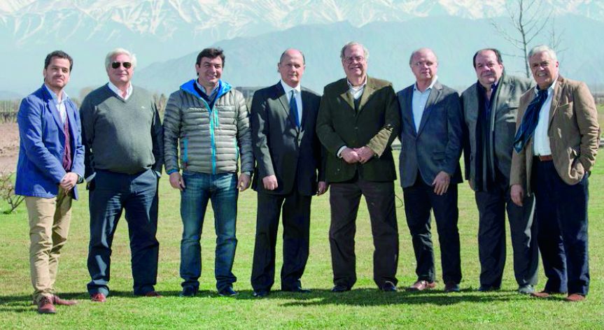 Postal mendocina. Federico Ruiz, Carlos Tizio, Omar de Marchi, Luis María Casero, Alejandro Maglione, Carlos Gómez Centurión, Jorge Giacobbe y Carlos Mantovani.